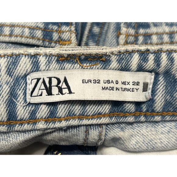 Zara Women's Blue Light Wash Mid Rise Relaxed Loose Straight Leg Jeans Size 0 - Picture 4 of 5
